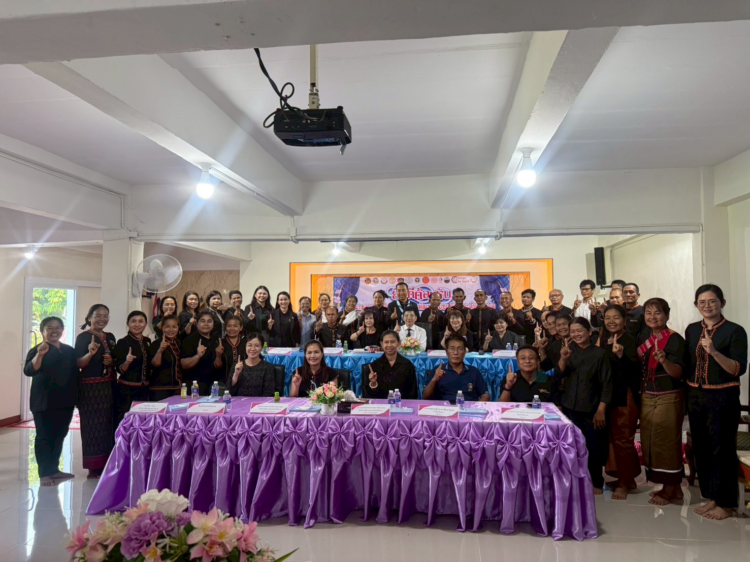 พช.ศรีสะเกษ ลงพื้นที่โซน 1 เฟ้นหาสุดยอดกิจกรรมพัฒนาชุมชนดีเด่นและหมู่บ้านกองทุนแม่ของแผ่นดินดีเด่น ประจำปี 2569